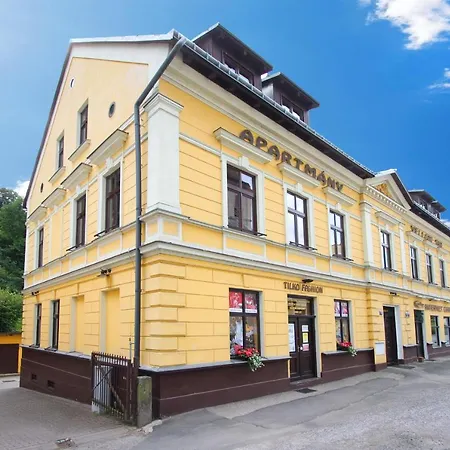 Yellow Street Apartment *